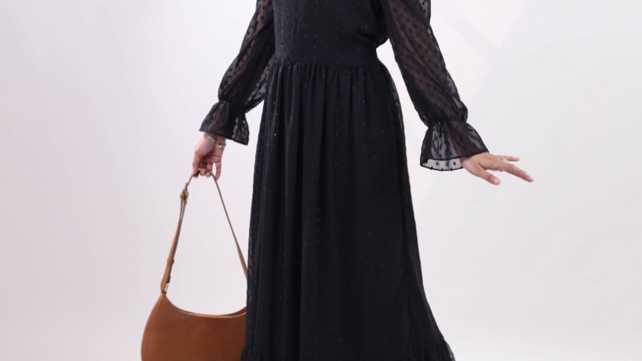 How to Make a Simple Maxi Dress (And When It’s Better to Just Buy One)